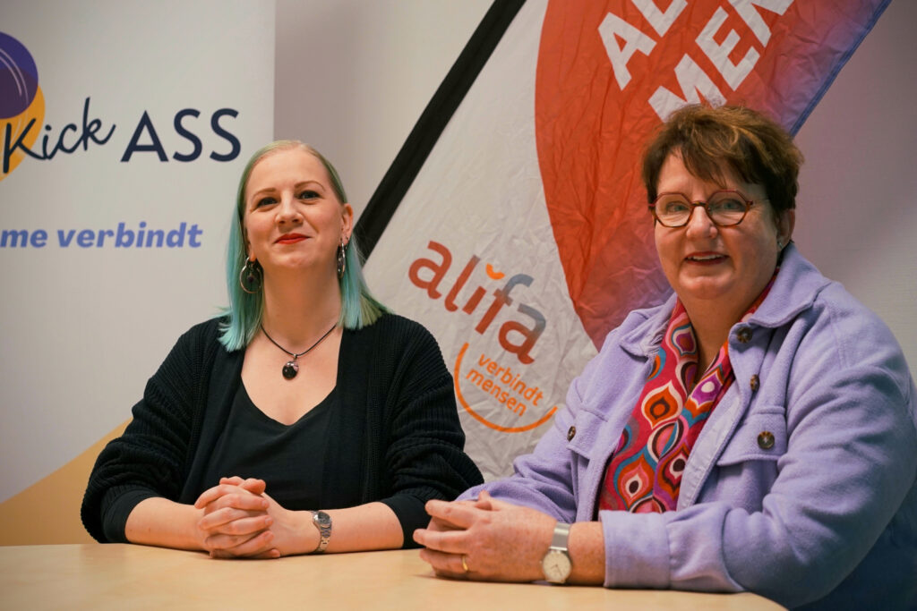 foto van Eline en Erna bij hun autisme spreekuur